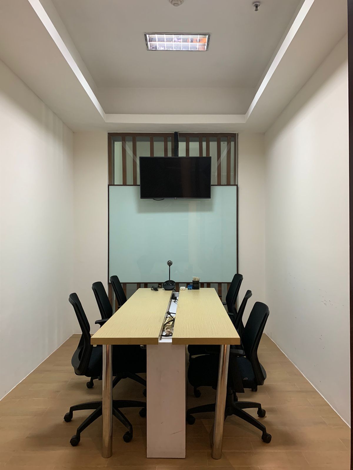 Spazio Office Suites - Meeting Room